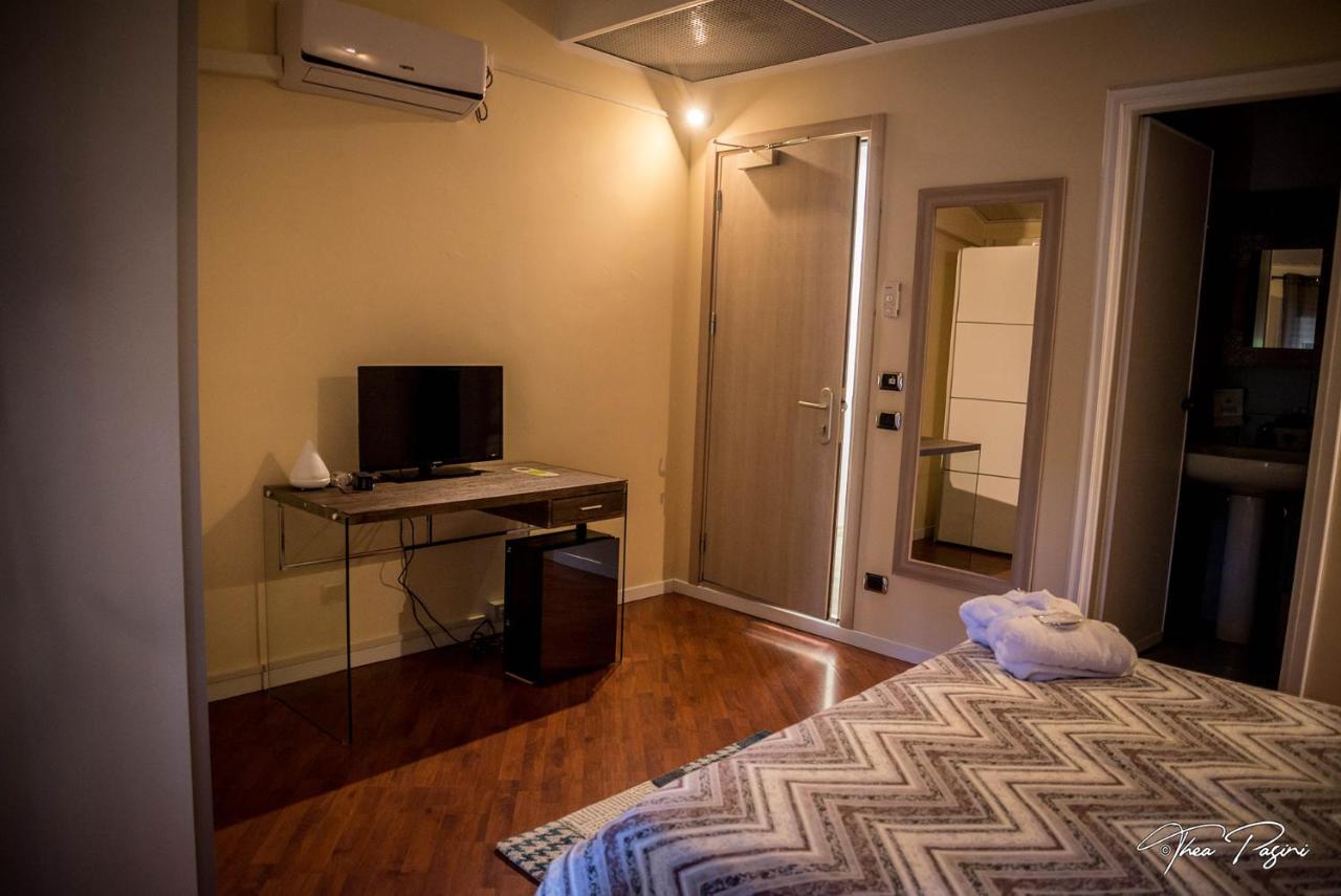 Hotel Lonatino Лонато Екстериор снимка